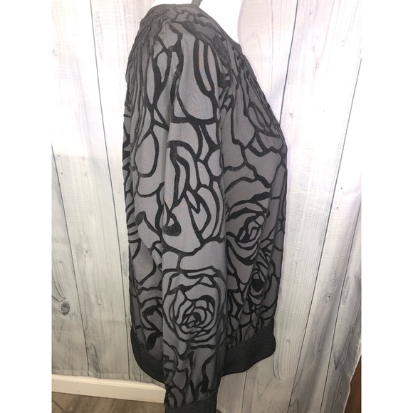Fabletics Black Lola Long Sleeve Floral Velvet Flocked Top Cut Out Back Size M - Picture 4 of 13